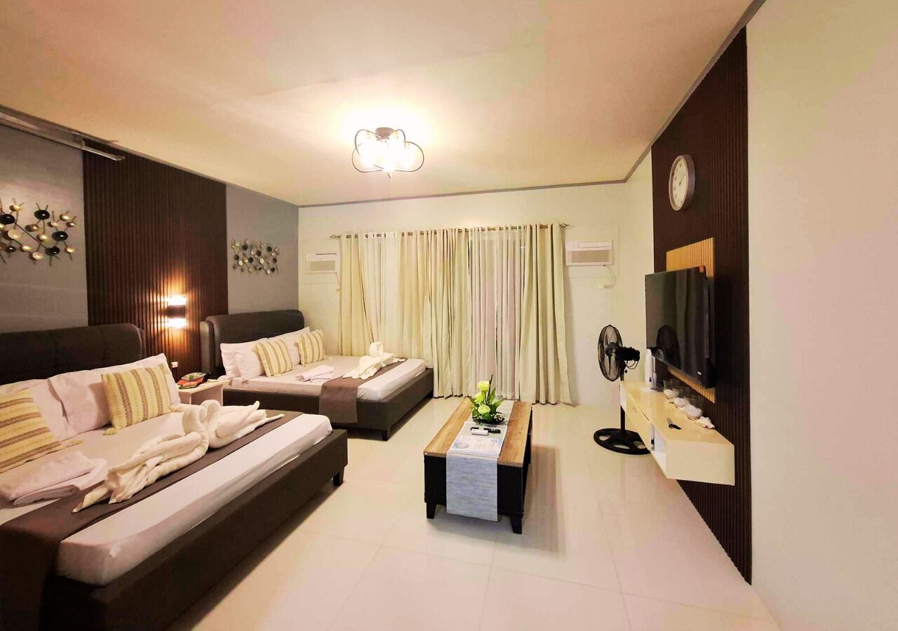 1 habitación, caja de seguridad en la habitación y escritorio 