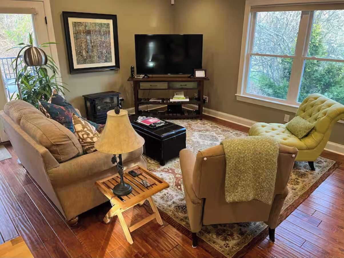TV, fireplace, offices