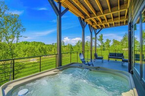 Terrace/patio - Luxury Cabin Near Dollywood ・Indoor Pool・Hot Tub (Sevierville)