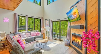 Luxury Cabin Near Dollywood ・Indoor Pool・Hot Tub