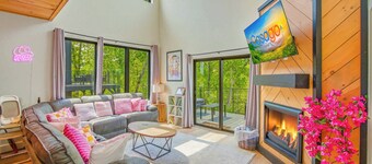 Luxury Cabin Near Dollywood, Indoor Pool, Hot Tub