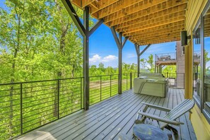 Terrace/patio - Luxe Cabin W Indoor Pool・Spacious Cabin, Sleeps 12 (Sevierville)