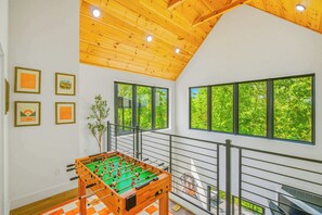 Games room - Luxe Cabin W Indoor Pool・Spacious Cabin, Sleeps 12 (Sevierville)