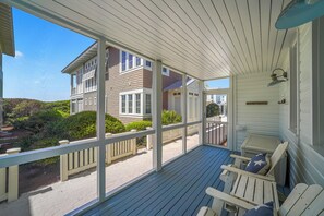 Terrace/patio - Renovated Beachside Seaside Home; Porches, Outdoor Dining & Serene Gulf Views (Santa Rosa Beach)