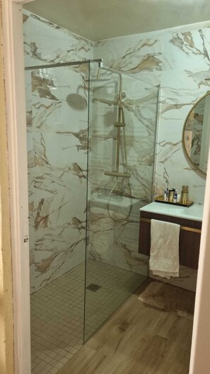 Hårtørrer, håndklæder, Sæbe, Shampoo