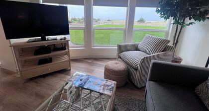 Oceanfront 2BR/2BA on the Promenade | Ocean View | 1 Block to Downtown