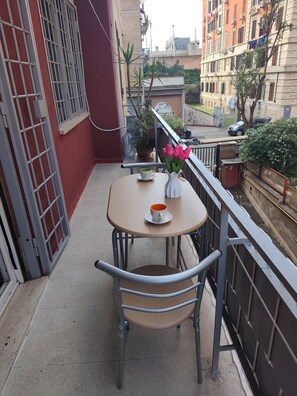 Outdoor dining - The Magic of Rome (Roma)