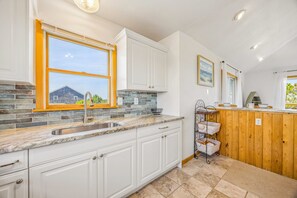 Fridge, microwave, oven, stovetop - Brand New Oceanside Salvo Home, Dog Friendly with Hot Tub (Salvo)