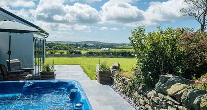Spacious Four Bedroom Holiday Accommodation On Anglesey | Bryndeusant