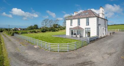 Spacious Four Bedroom Holiday Accommodation On Anglesey | Bryndeusant