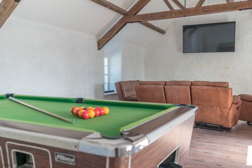 Spacious Four Bedroom Holiday Accommodation On Anglesey | Bryndeusant