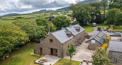 Large Barn Conversion on a Working Farm on the LlĆ·n Peninsula | Rhiwal