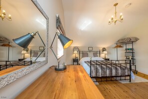 Room - Large Barn Conversion on a Working Farm on the Llŷn Peninsula | Rhiwal (Pwllheli)