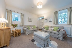 Smart TV - Three Bedroom Cottage With Views To The Sea | Stabal-Bryn-Hir (Criccieth)