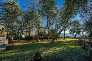 Property grounds - Three Bedroom Cottage With Views To The Sea | Stabal-Bryn-Hir (Criccieth)