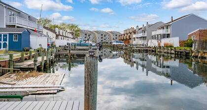 4 BR 3.5 BA Waterfront Townhouse with Great Midtown Location