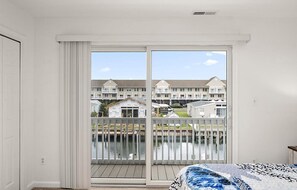 Iron/ironing board, free WiFi, bed sheets - 4 BR 3.5 BA Waterfront Townhouse with Great Midtown Location (Ocean City)