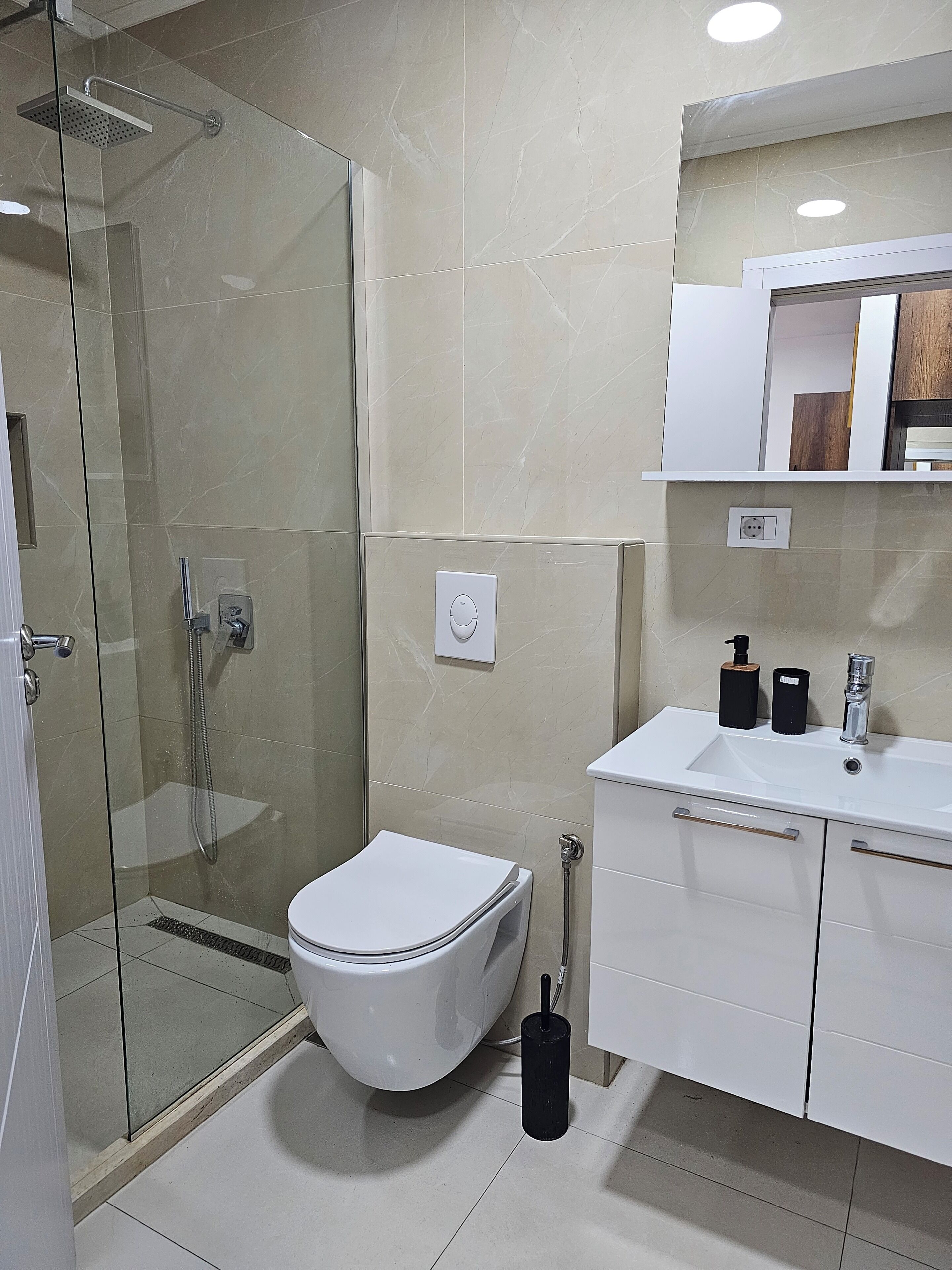 Handtücher, Seife, Shampoo, Toilettenpapier