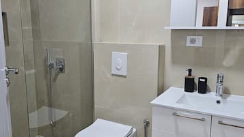 Handtücher, Seife, Shampoo, Toilettenpapier