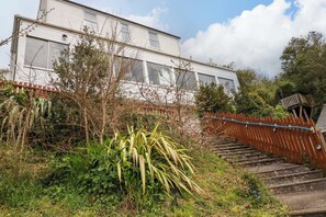 Property grounds - Flat 5 (Looe)
