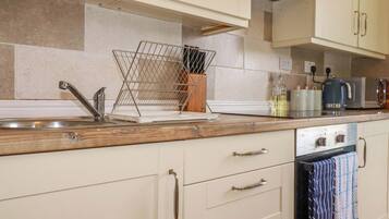Cookware/dishes/utensils