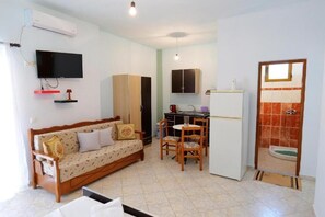 Basic Double Room | Living area - Heavenly Rest Luxury Hotel (Saranda)