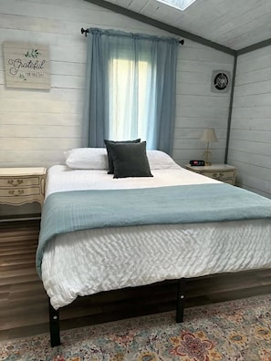 2 bedrooms, iron/ironing board, free WiFi, bed sheets - The Eagle's Nest: 1 BDR PLUS studio bed nestled outside the city of Pittsburgh (Coraopolis)