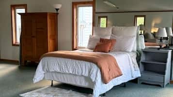 2 bedrooms, iron/ironing board, internet, bed sheets