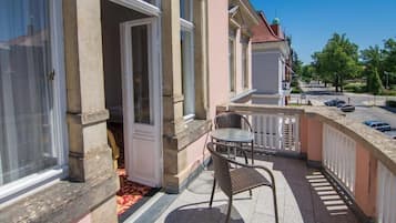 Double Room, Balcony, City View | Outdoor dining