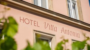 A building with the sign 'HOTEL Villa Antonia' indicating a hotel establishment.