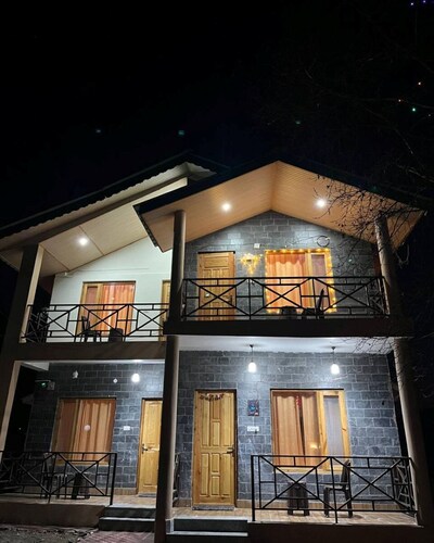 Private 4-Room Cottage in Manali