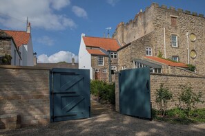 Property grounds - Palace Garden Cottage (Bishop Auckland)