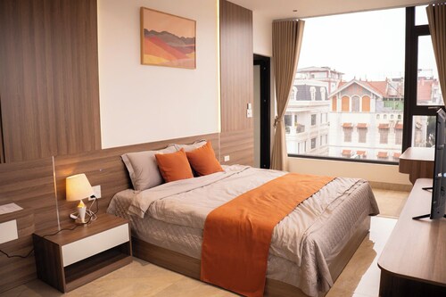 Wake Up to Sunshine in Ninh Binh's Old Quarter - Cozy 2BR for Families!