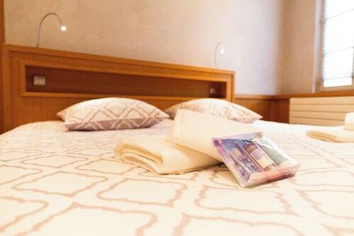 Cozy 1-bedroom condo in charming Annecy with AC and prebooked parking