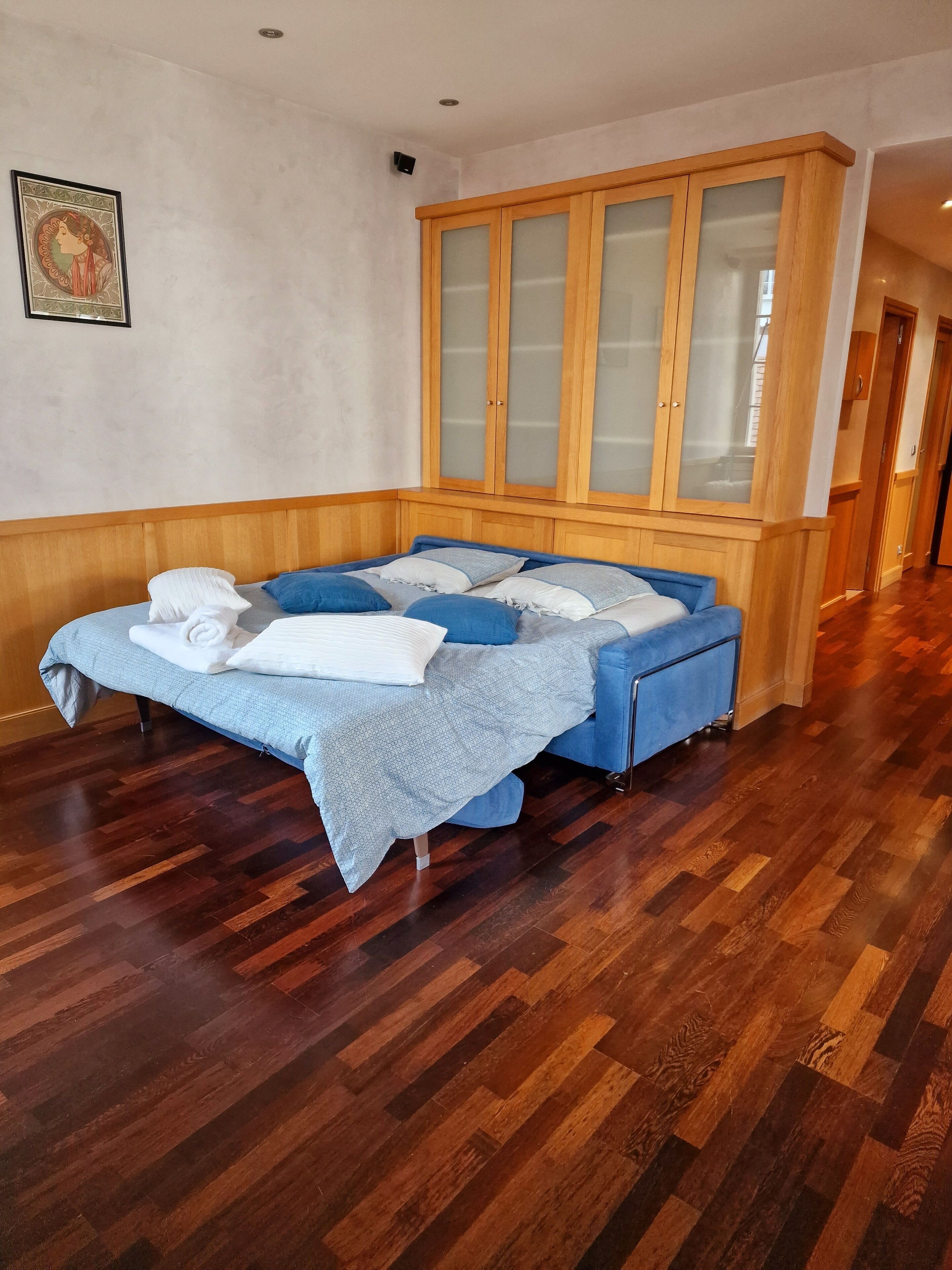 Iron/ironing board, WiFi, bed sheets