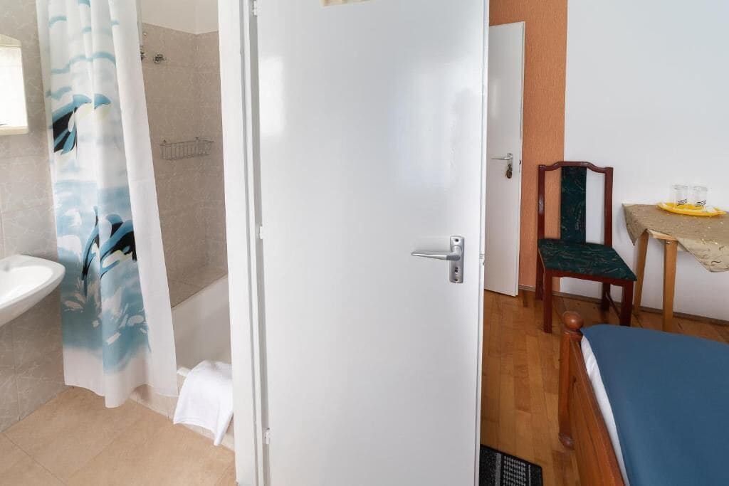 Toallas, jabón, papel de baño 