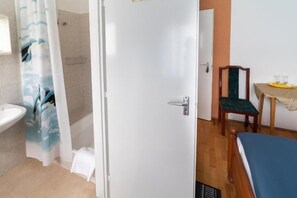 Handtücher, Seife, Toilettenpapier