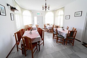 Dining - VILLA LOTUS PANZIÓ (ZALAKAROS)