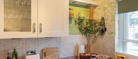 Dishwasher, cookware/dishes/utensils
