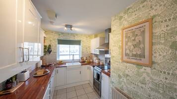 Dishwasher, cookware/dishes/utensils