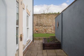 Exterior detail - Sheriff's Tower Cottage - East (Bishop Auckland)