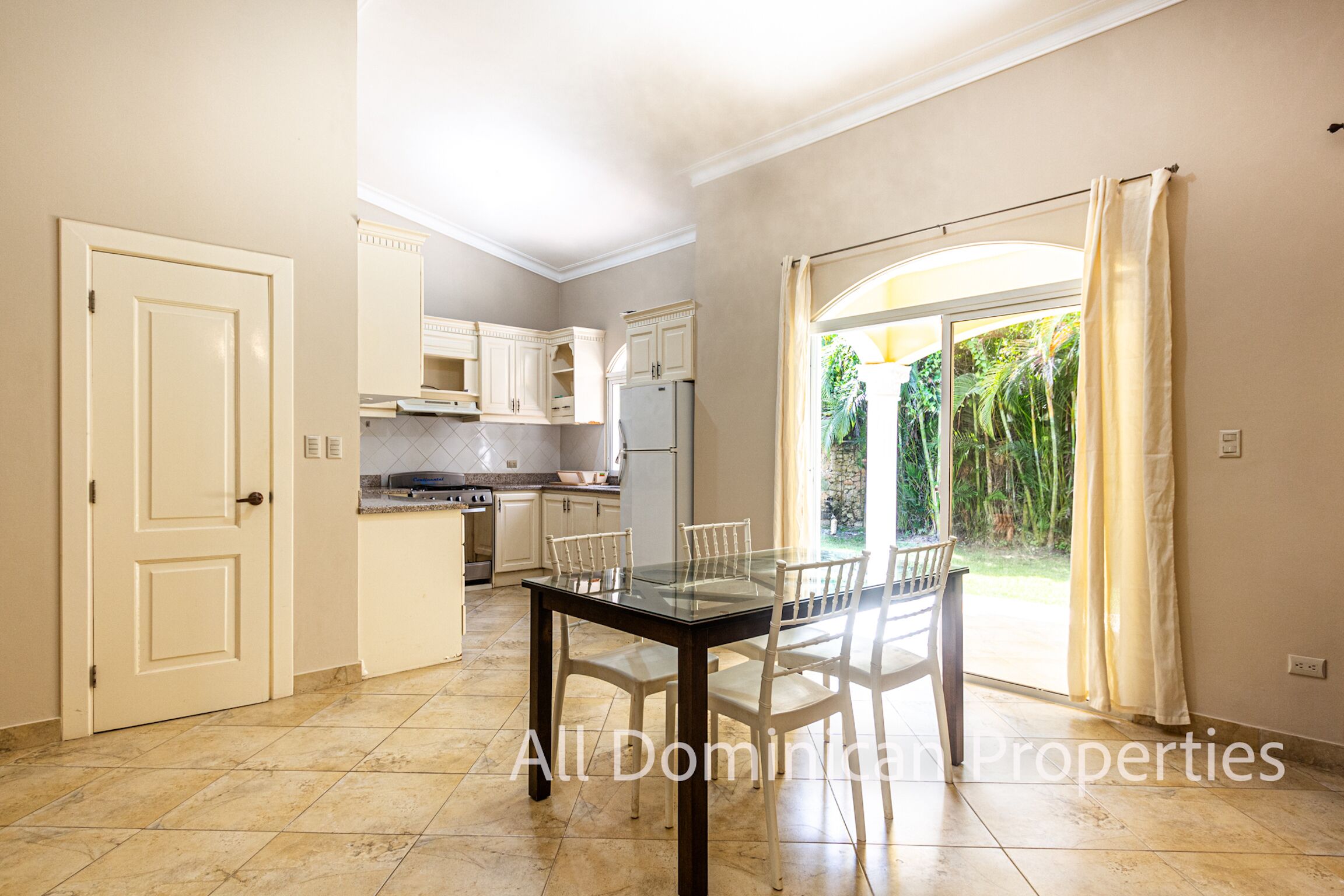 บ้านพัก, 2 ห้องนอน, พร้อมสิ่งอำนวยความสะดวกสำหรับผู้พิการ, ลานระเบียง | ห้องรับประทานอาหาร