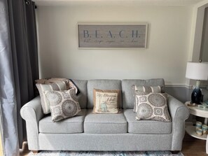 Comfort Condo, 1 Bedroom, Patio, Lake View | Living room