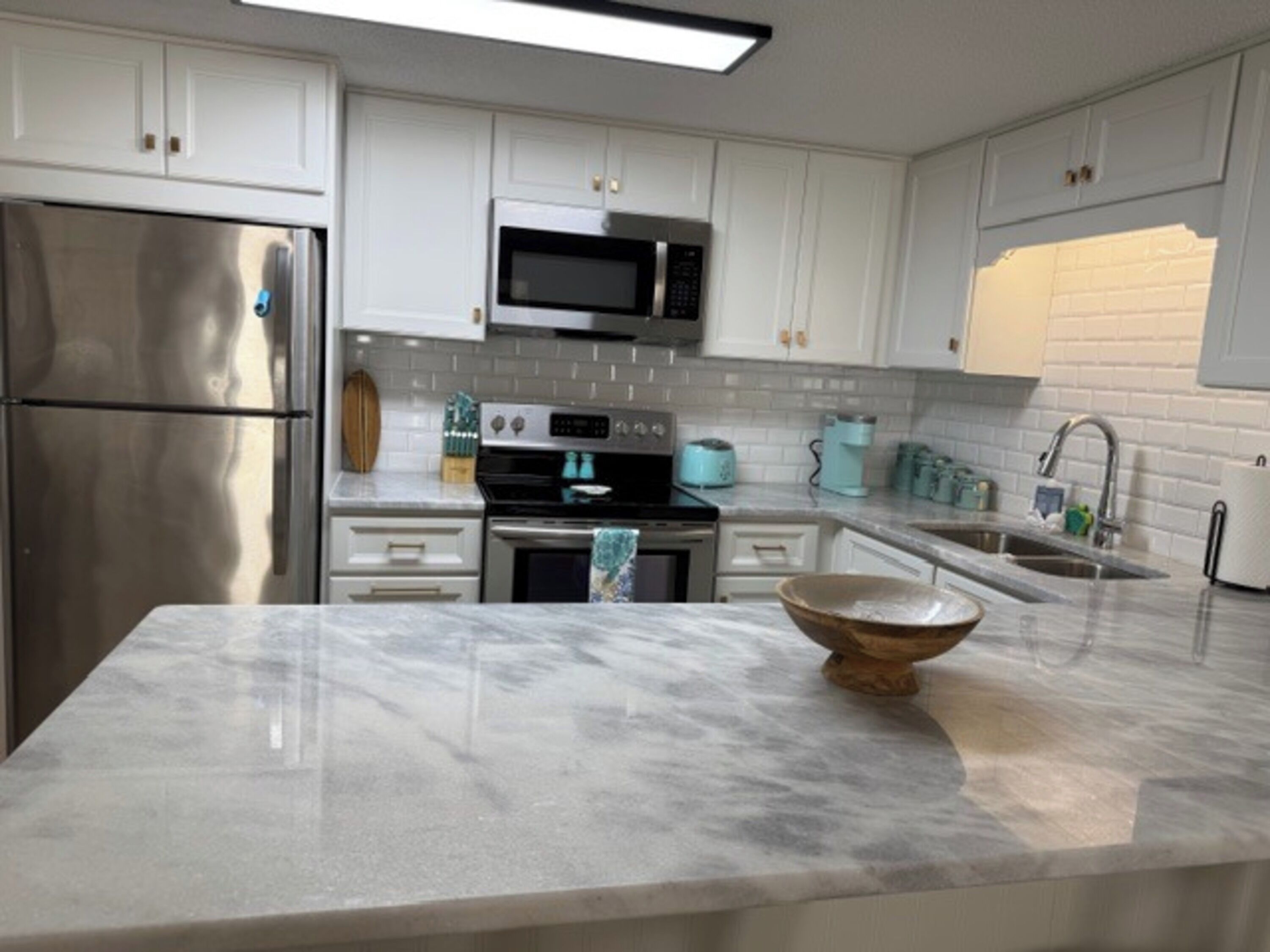Comfort Condo, 1 Bedroom, Patio, Lake View | Private kitchen | Fridge, microwave, oven, stovetop