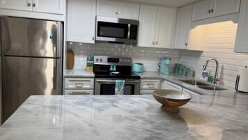 Comfort Condo, 1 Bedroom, Patio, Lake View | Private kitchen | Fridge, microwave, oven, stovetop