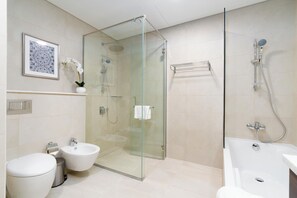 Luxury-Apartment, Blick auf den Golfplatz | Badezimmer