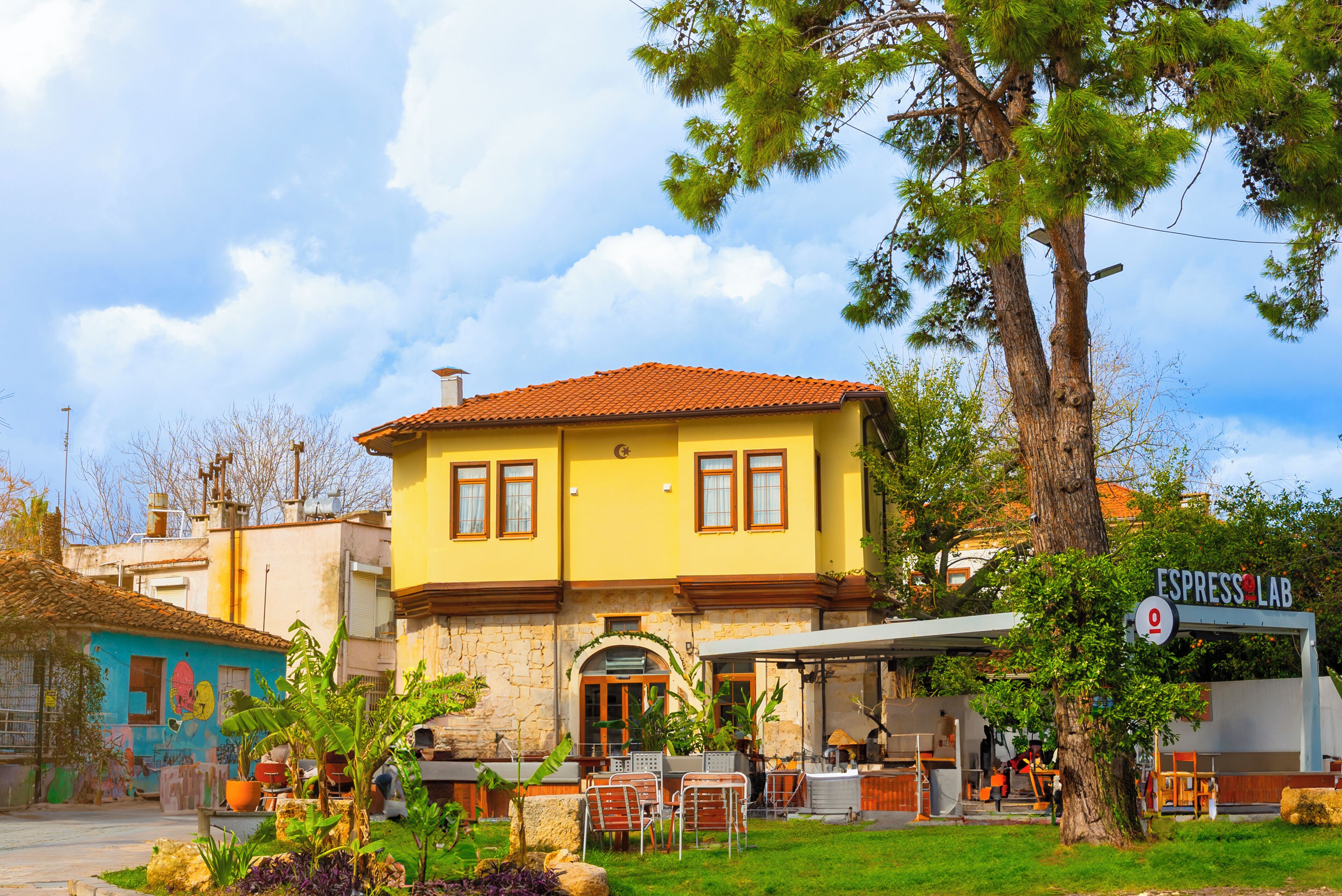 المنشأة من الخارج
