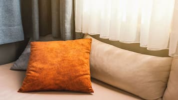 Kamar Standar, pemandangan kota | Area keluarga | Smart TV 20-inci dengan saluran TV digital