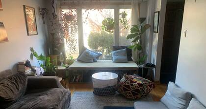 3-bedroom house on quiet street right off of amazing and busy Queen West