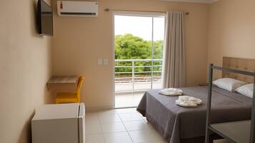 Habitació quàdruple superior, pati hawaià, vistes parcials al mar | Wifi gratuïta